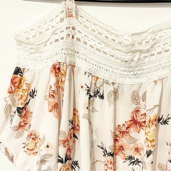 TORRID Plus Size 1X IVORY‎ FLORAL GEORGETTE COLD SHOULDER BLOUSE - Picture 3 of 6